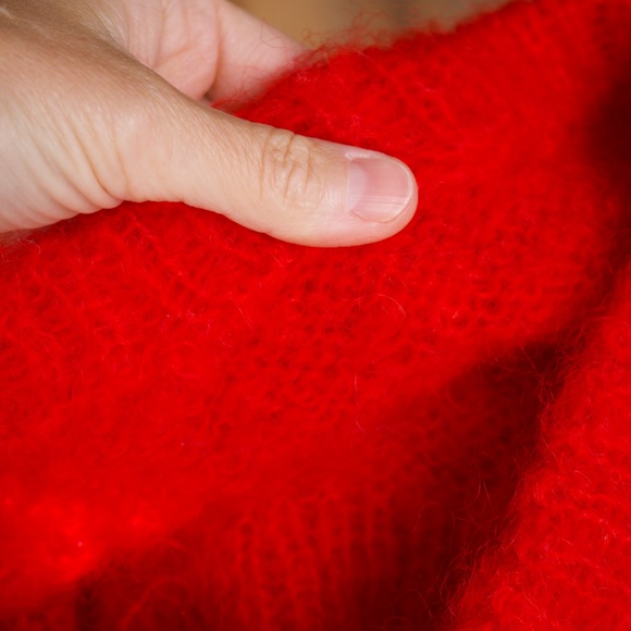 Vintage Handmade Knitted Mohair V-Neck RED Sweater Size Medium - Picture 15 of 16